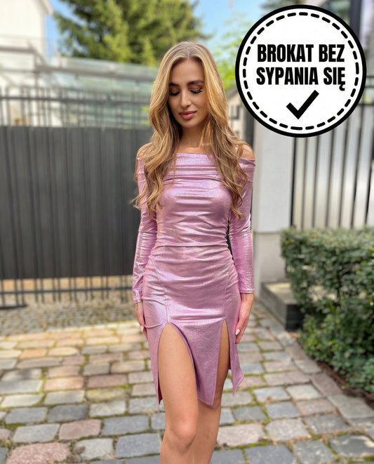 Różowa sukienka z niesypiącym się brokatem z dekoltem hiszpańskim z dwoma rozporkami na nogach id:773