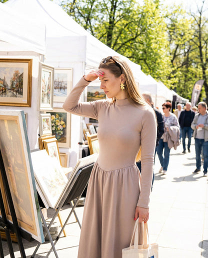 Beżowa sukienka midi z długim rękawem i wiązaniem id:2300