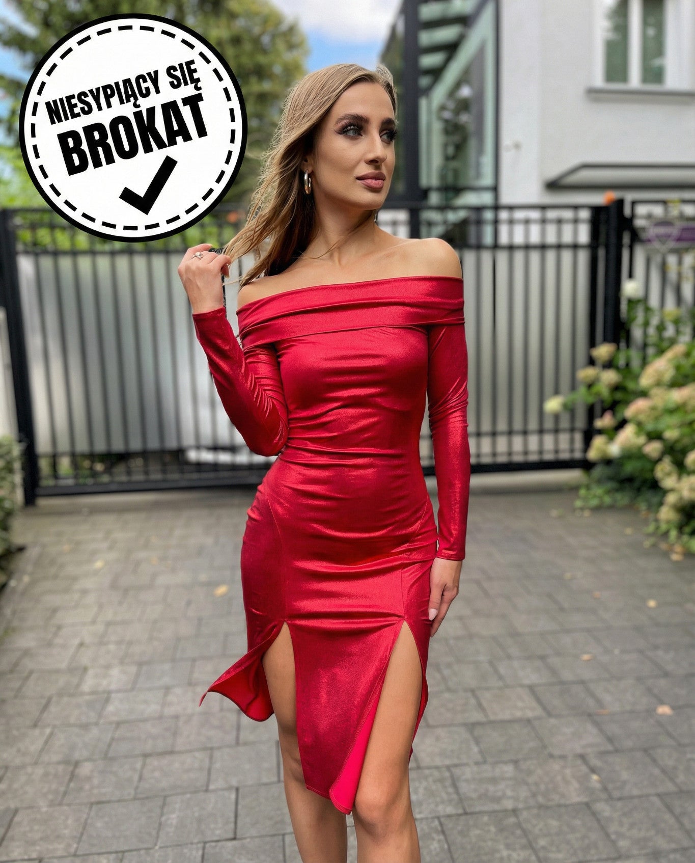 Czerwona sukienka z niesypiącym się brokatem z dekoltem hiszpańskim z dwoma rozporkami na nogach id:774