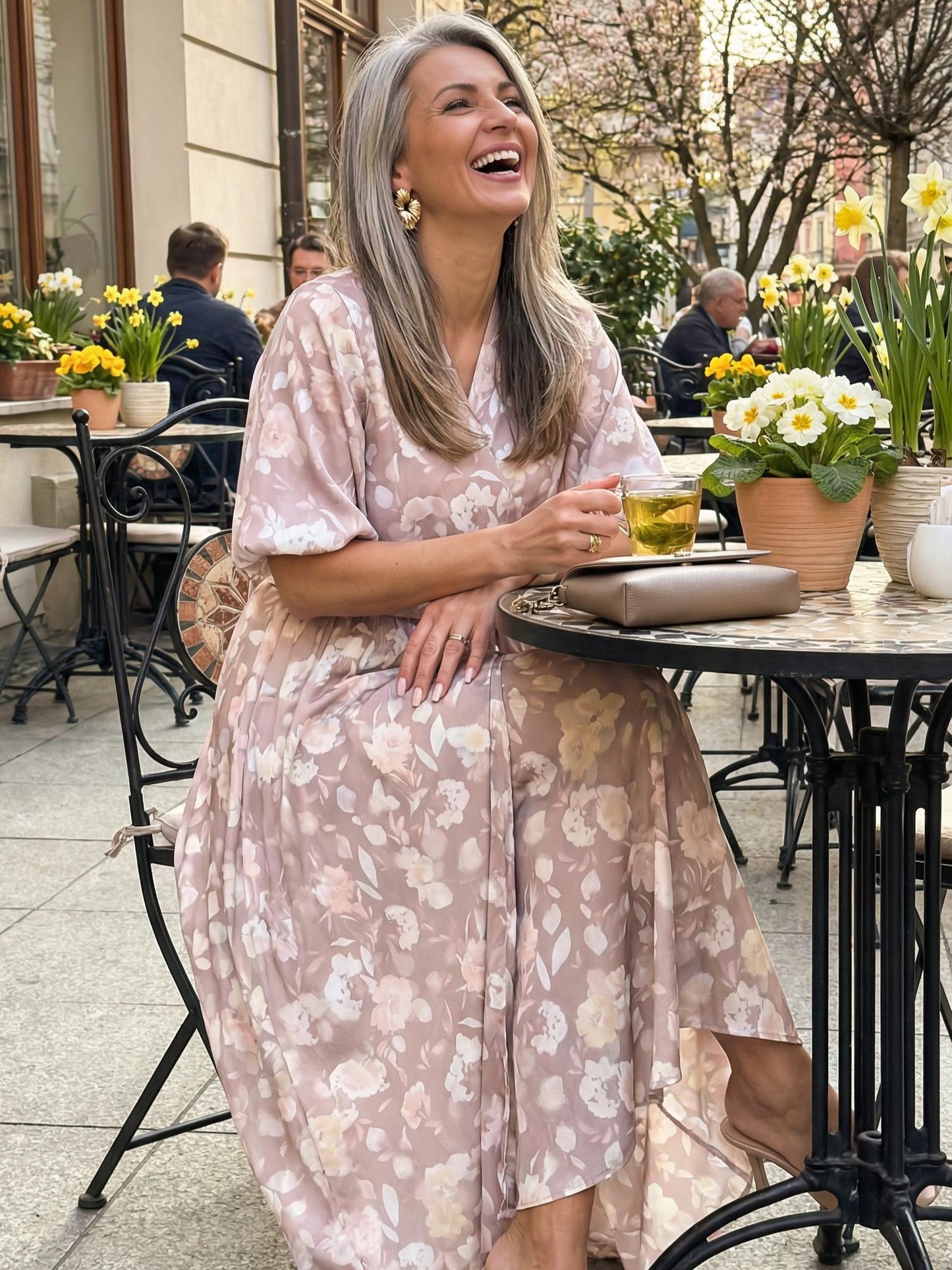 Satynowa sukienka na wesele mokka w delikatne kwiaty rozkloszowana midi id:2154A