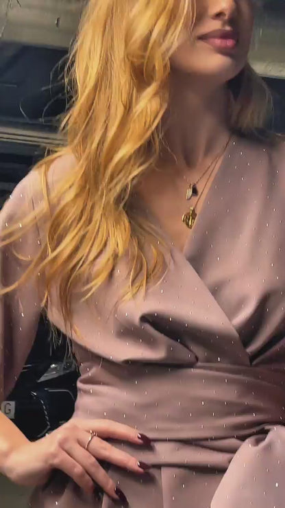 Beżowa rozkloszowana sukienka midi z kryształkami szerokim pasem i bufkami id:2314