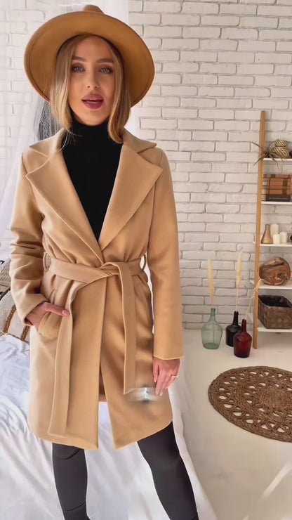 Beżowy flauszowy płaszcz przed kolano z podszewką i paskiem id:836