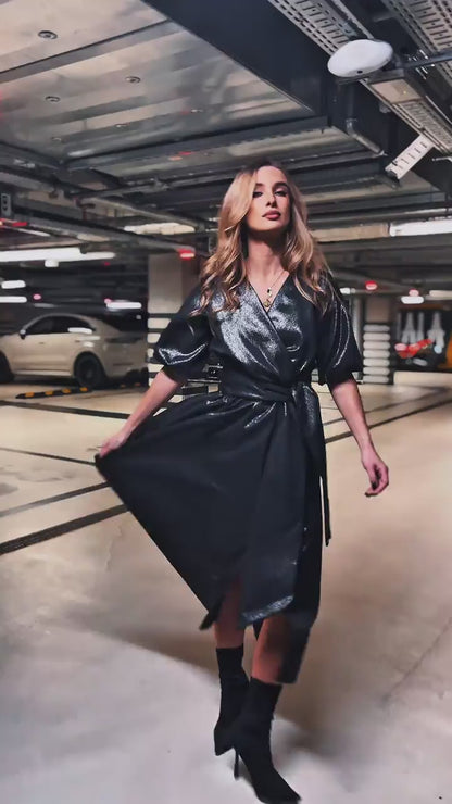 Czarna okolicznościowa sukienka ze srebrnym połyskiem rozkloszowaa i rozporkiem na nogę id:2263