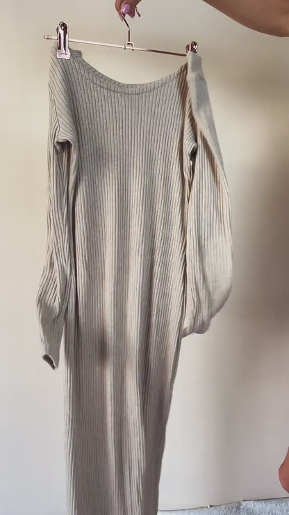 Beżowa prążkowana sukienka sweterkowa za kolano na codzień z wiskozy na długi rękaw id:1553