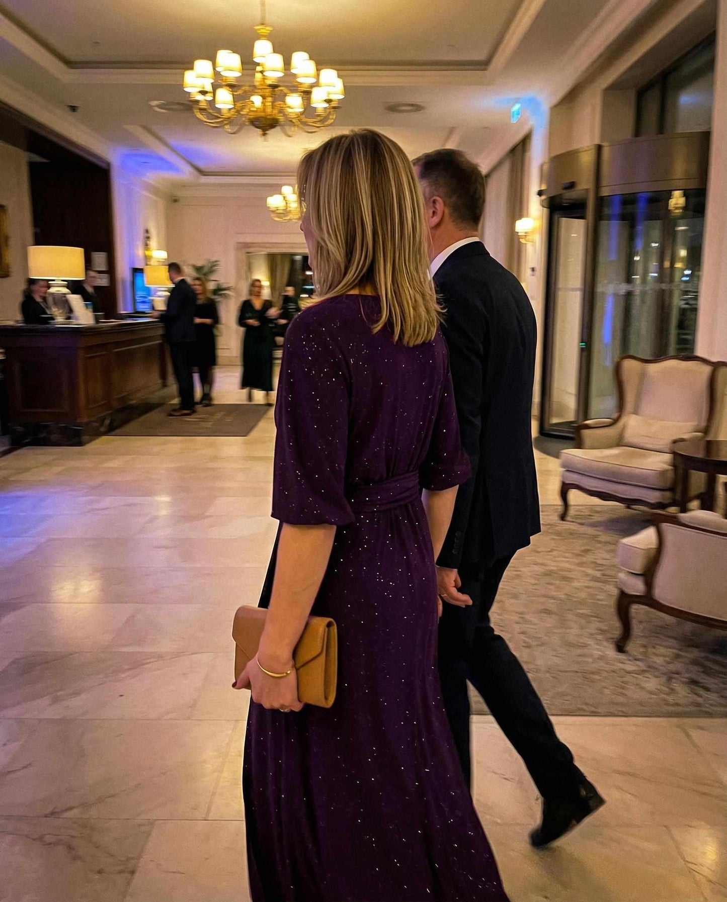 Rozkloszowana sukienka w kolorze fioletowym z brokatem id:2285