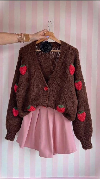 Brązowy kardigan oversize rozpinany z truskawkami ID:2307